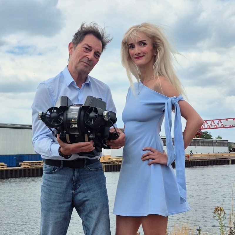 Michael Badura und Hana Sedova mit ROV am Dortmunder Hafenbecken