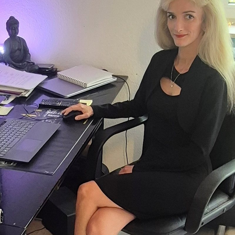 Hana Sedova im Büro der Aquadrones UG